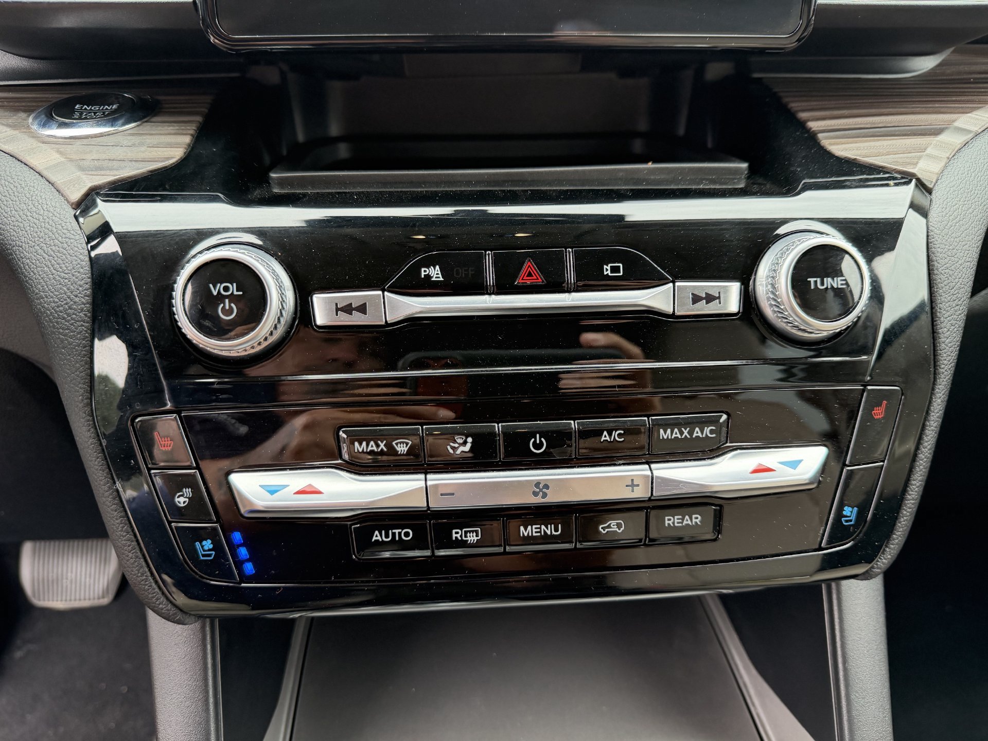 Certified 2022 Ford Explorer Limited AWD/4WD image 7