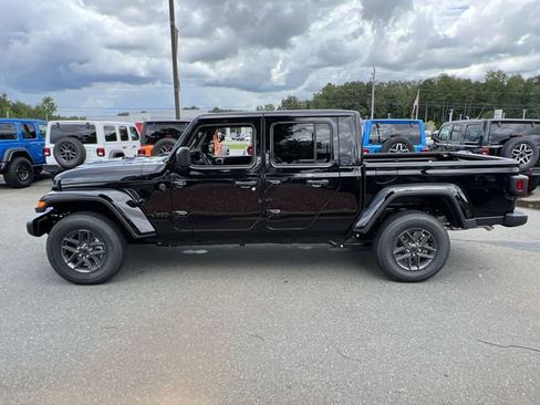 New 2025 Jeep Gladiator Sport AWD/4WD image 10
