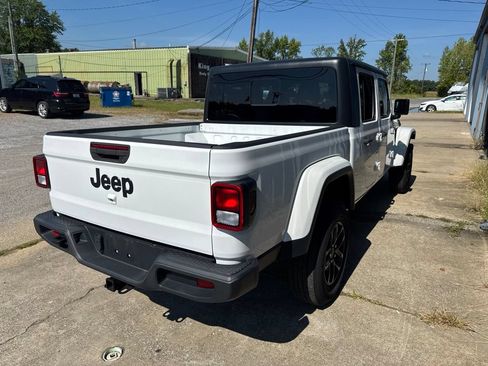 Used 2023 Jeep Gladiator Sport AWD/4WD image 4