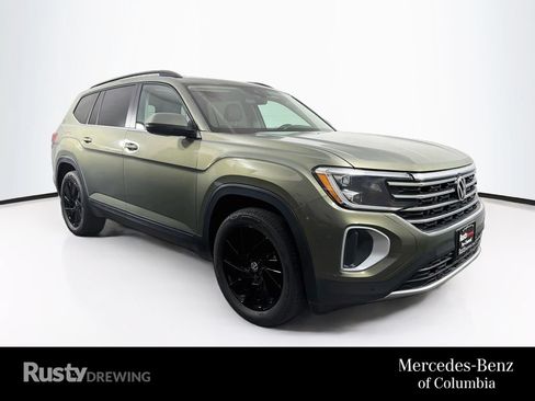 Used 2025 Volkswagen Atlas SE AWD/4WD image 1