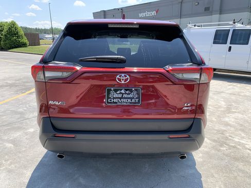 Used 2024 Toyota RAV4 LE AWD/4WD image 4