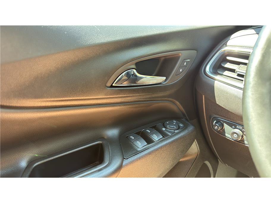 Used 2024 Chevrolet Equinox LT FWD image 31