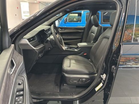 New 2025 Jeep Grand Cherokee L Limited w/ Luxury Tech Group II image 25