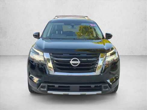 Used 2024 Nissan Pathfinder Platinum FWD image 2