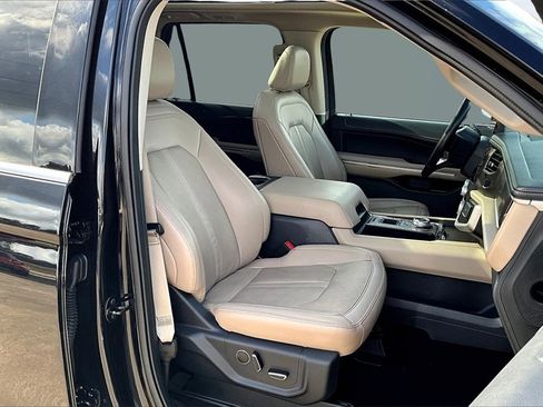 Used 2023 Ford Expedition Max Limited image 7