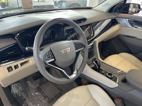 Certified 2022 Cadillac XT6 Premium Luxury image 10
