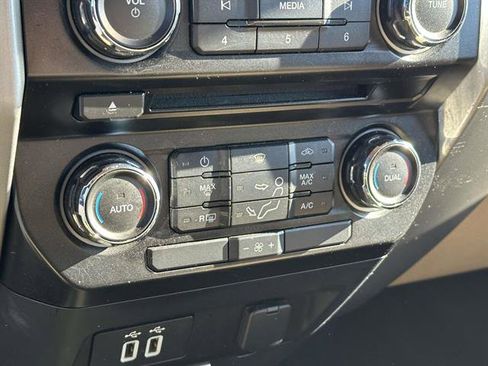 Used 2017 Ford F350 Lariat w/ Chrome Package image 19