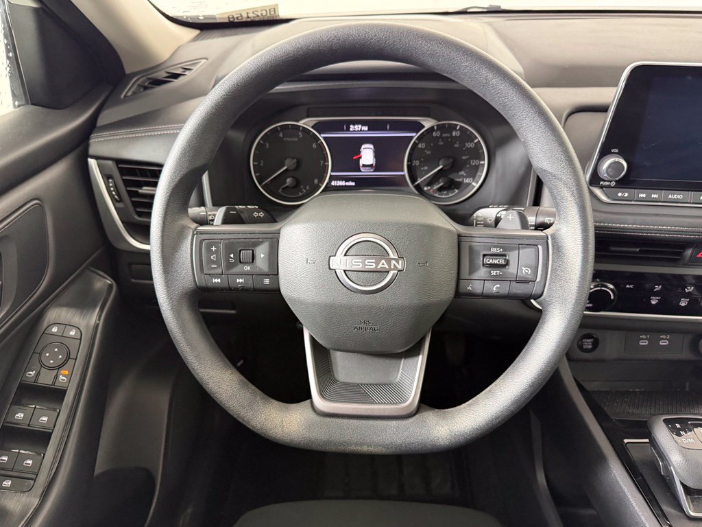 Used 2025 Nissan Rogue S AWD/4WD image 13