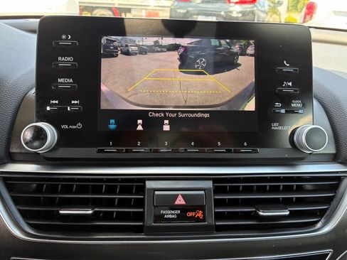 Used 2018 Honda Accord LX image 29