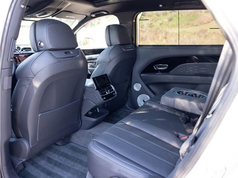 Certified 2024 Bentley Bentayga Extended Wheelbase image 65