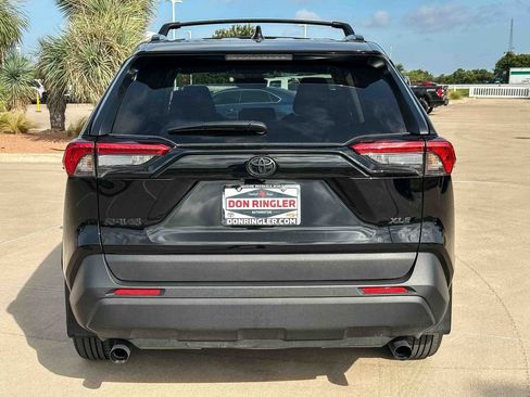 Used 2025 Toyota RAV4 XLE w/ Convenience Package FWD image 4