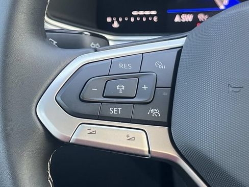 New 2026 Volkswagen Taos SE FWD image 16