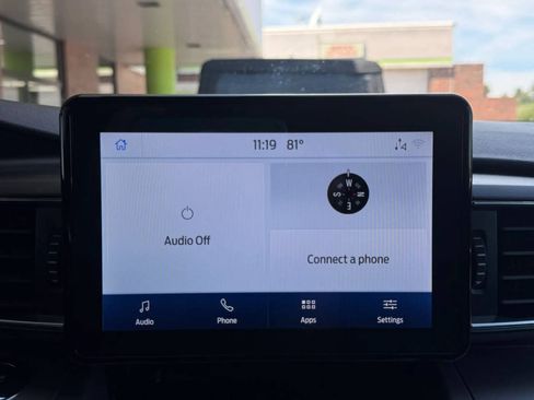 Used 2021 Ford Explorer XLT w/ Equipment Group 202A AWD/4WD image 8