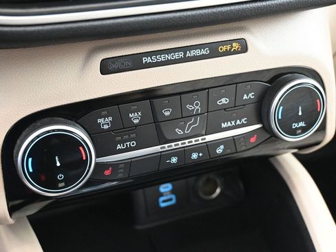 Used 2022 Ford Escape SEL image 18