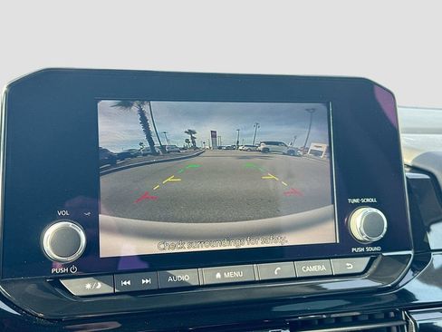 Used 2025 Nissan Pathfinder SV image 13