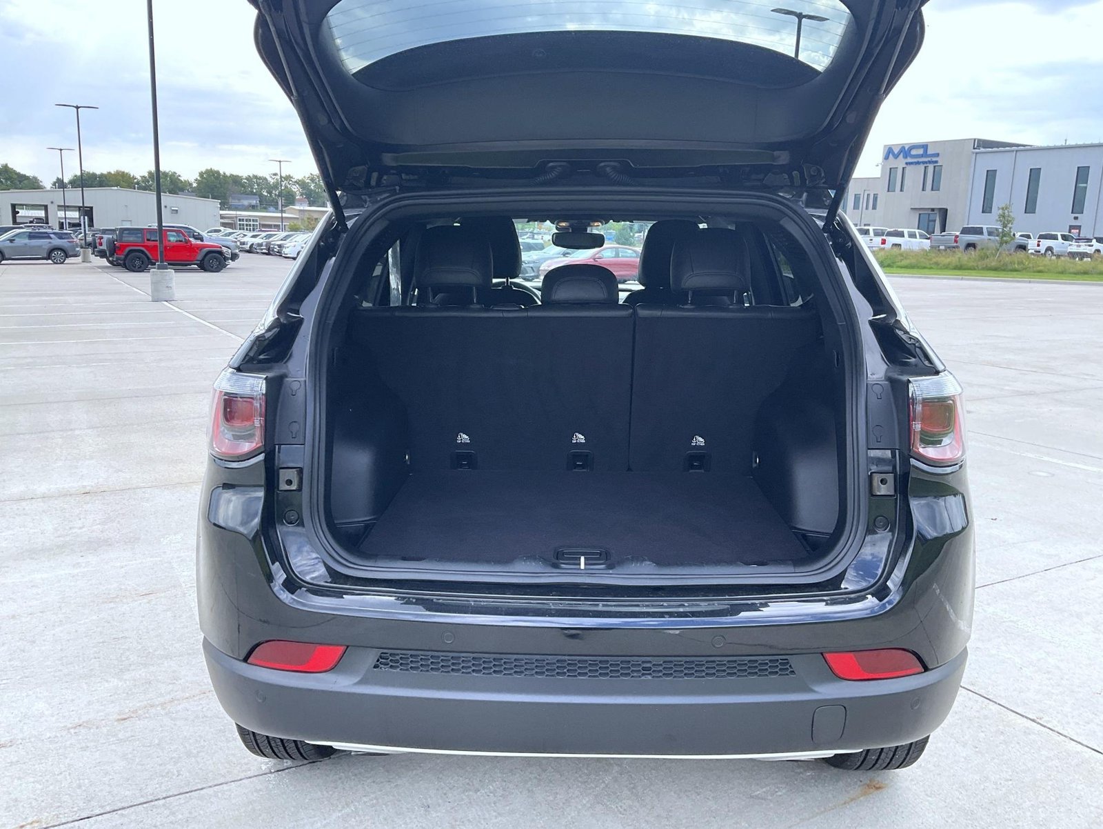 Used 2023 Jeep Compass Limited AWD/4WD image 9
