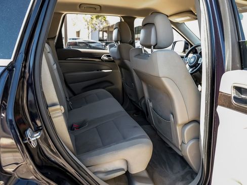 Used 2011 Jeep Grand Cherokee Laredo w/ Security & Convenience Group image 29