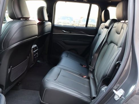 New 2025 Jeep Grand Cherokee Limited w/ Luxury Tech Group II image 40