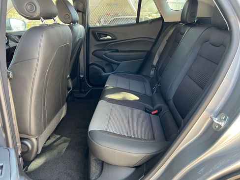 Used 2025 Chevrolet Trax LT image 33