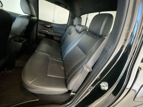 Used 2019 Toyota Tacoma TRD Off-Road w/ TRD Premium Off Road Package image 23