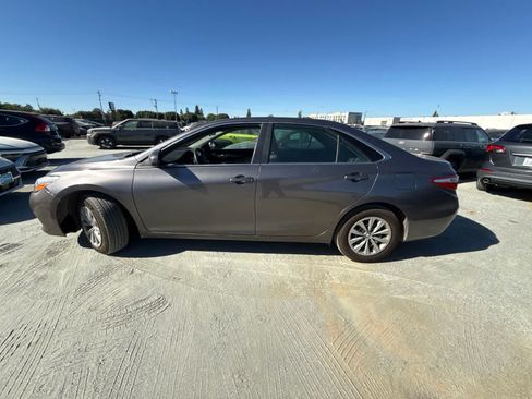 Used 2015 Toyota Camry LE FWD image 6