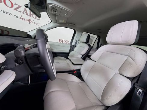 New 2026 Lincoln Navigator Premiere AWD/4WD image 23