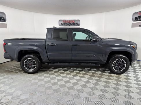 Used 2024 Toyota Tacoma TRD Sport w/ TRD Sport Upgrade Package image 3