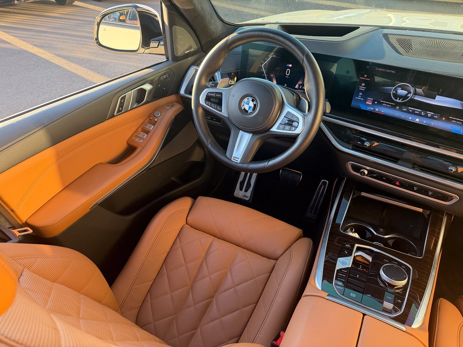 Used 2024 BMW X7 xDrive40i w/ M Sport Package AWD/4WD image 6