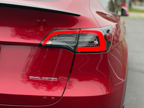 Used 2024 Tesla Model Y Performance image 9