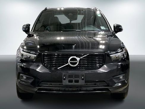 Used 2022 Volvo XC40 T5 R-Design image 2