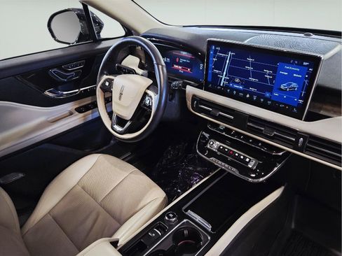 Used 2025 Lincoln Corsair Reserve AWD/4WD image 44