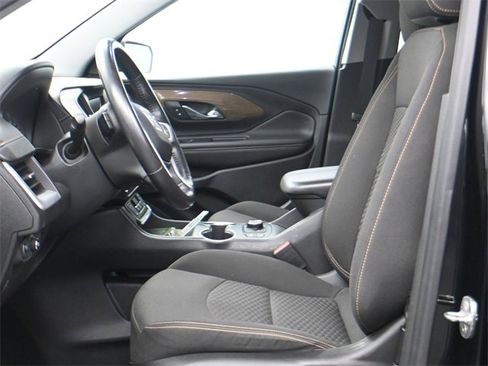 Used 2020 GMC Terrain SLE w/ Driver Convenience Package image 9
