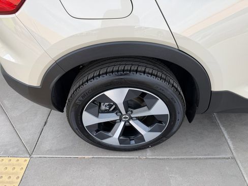 Used 2025 Volvo XC40 B5 Core w/ Climate Package image 15