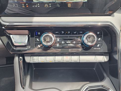 New 2026 GMC Sierra 1500 AT4 w/ AT4 Premium Package AWD/4WD image 29