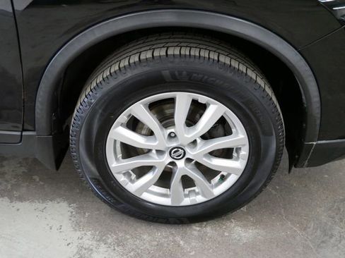 Used 2017 Nissan Rogue SV w/ SV Premium Package image 7