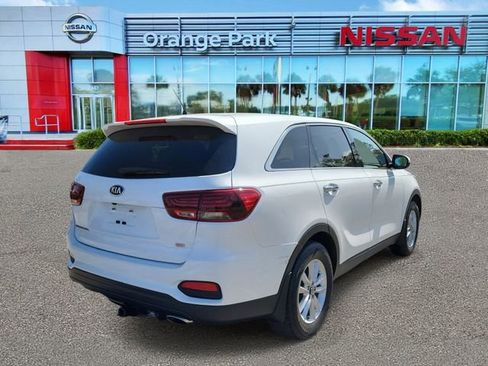 Used 2019 Kia Sorento LX image 2