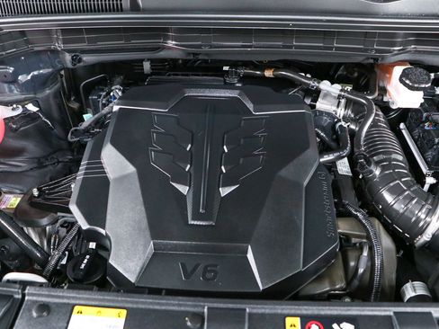 Used 2025 Kia Carnival FWD image 31