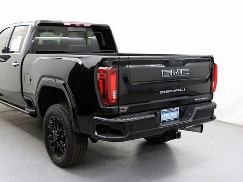 Certified 2021 GMC Sierra 2500 Denali w/ Denali Black Diamond Edition image 11