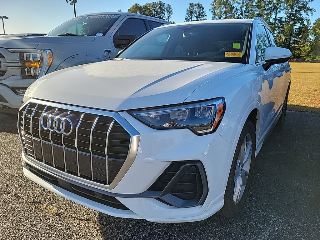 Used 2020 Audi Q3 2.0T Premium w/ Convenience Package AWD/4WD image 3