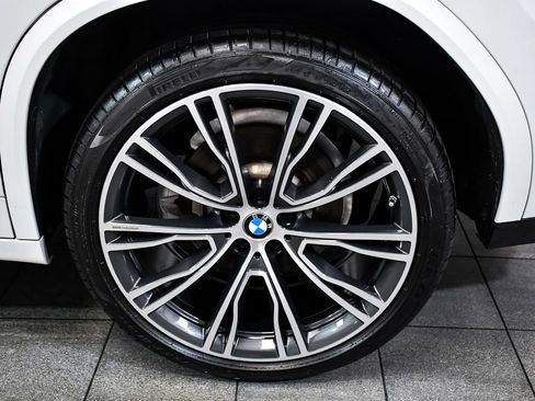 Used 2023 BMW X4 xDrive30i w/ M Sport Package AWD/4WD image 8