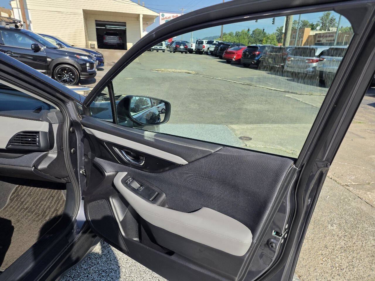 Used 2023 Subaru Outback Premium AWD/4WD image 23
