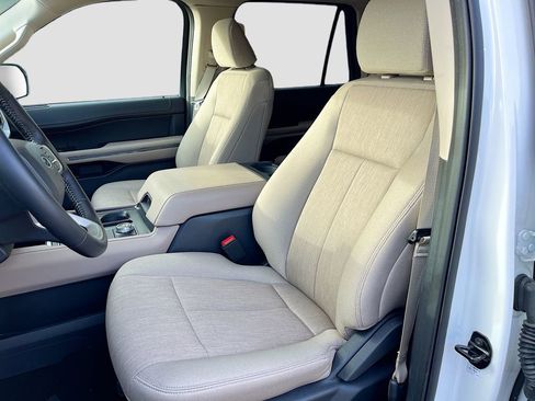 Used 2024 Ford Expedition XLT image 20