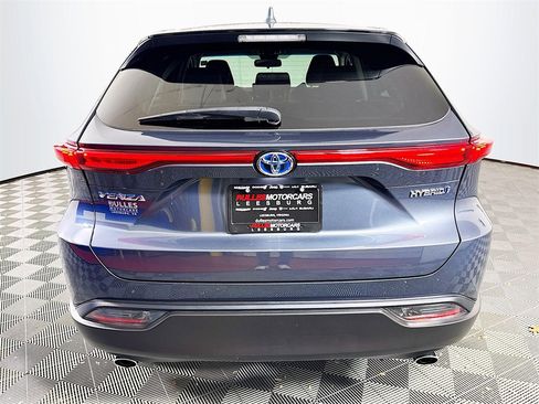Used 2022 Toyota Venza LE image 6