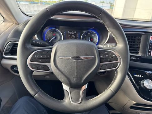 Used 2023 Chrysler Voyager LX image 6