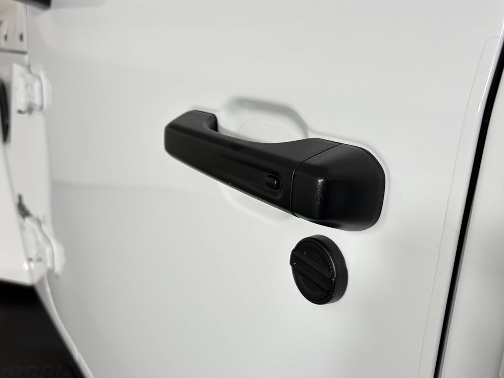 Used 2025 Jeep Gladiator Sport AWD/4WD image 12