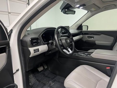 Used 2025 Honda Pilot Touring image 19