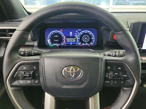 Certified 2025 Toyota 4Runner TRD Off-Road AWD/4WD image 31