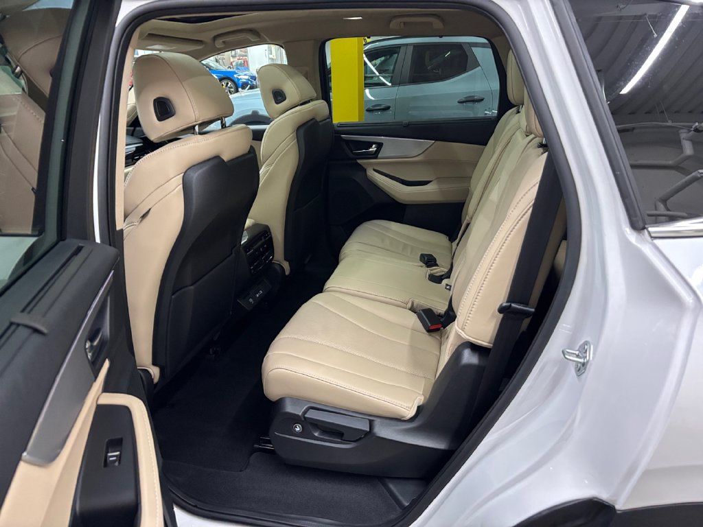 Certified 2024 Acura MDX w/ Technology Package AWD/4WD image 14