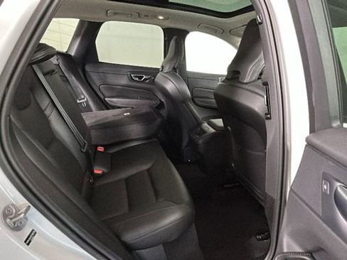 Used 2025 Volvo XC60 B5 Core AWD/4WD image 29