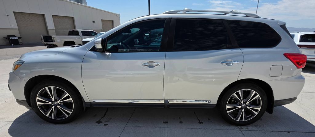 Used 2017 Nissan Pathfinder Platinum w/ Family Entertainment Package AWD/4WD image 6